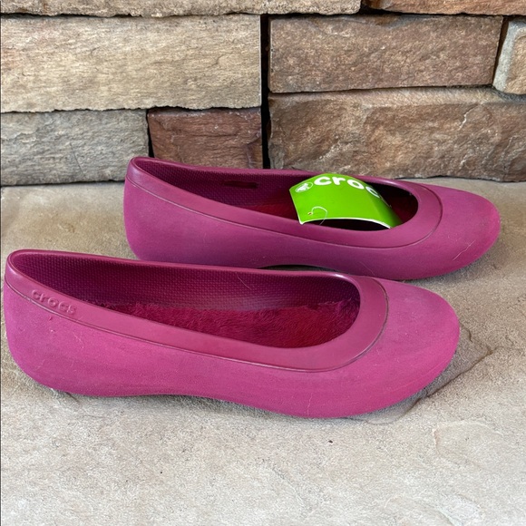Crocs sz 7 pomegranate mammoth flat NWT - Picture 6 of 12